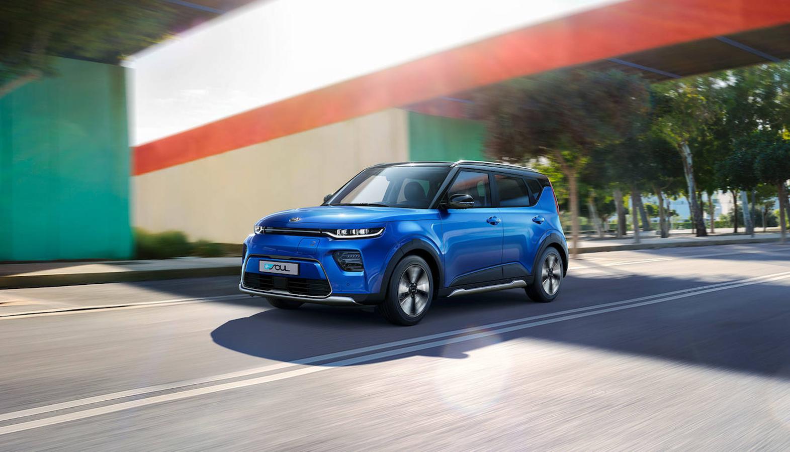 Kia e-Soul: El Kia e-Soul renueva en 2020 con una nueva verisón con la que podremos recorrer hasta 452 Km. La oferta contará con una versión de 136 caballos con batería de 39,3 kWh y 292 Km de autonomía y otra de 204 caballos de 64 kWh y un alcance de 452 Km. El precio de salida rondará los 36.225 euros para el de 136 C y 42.700 para el de 204 CV.