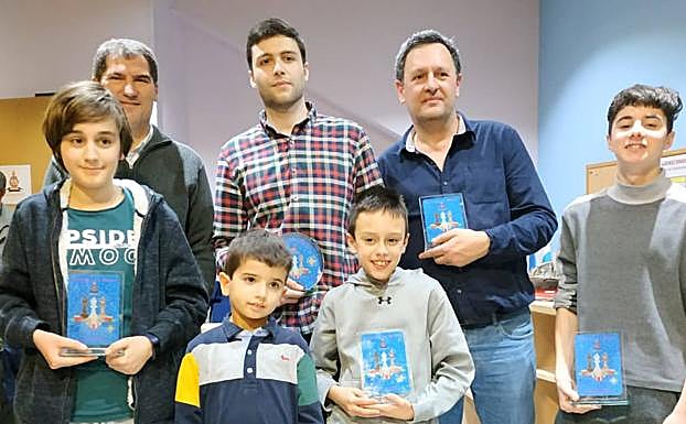 Imagen del podio del torneo. 