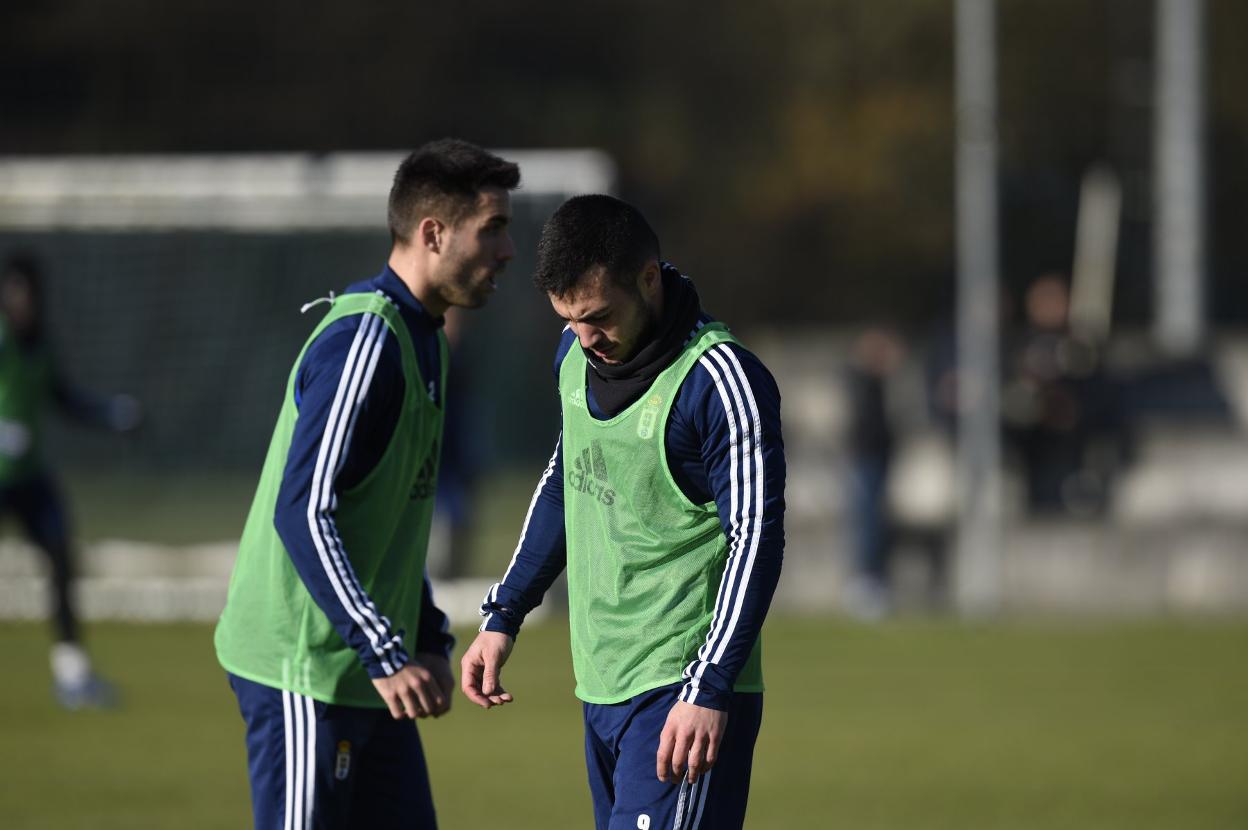 Johannesson, junto a otro de los candidatos a salir, Joselu, en un momento del entrenamiento.