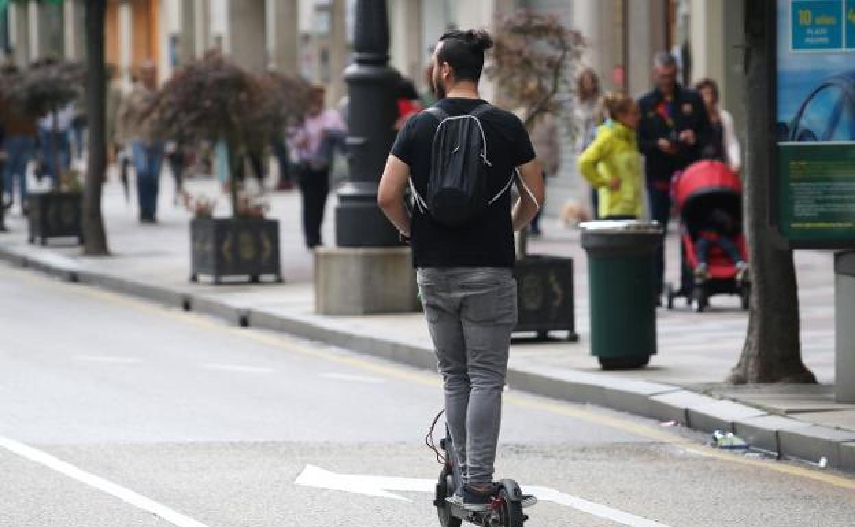 Prado confía en que la ordenanza de patinetes sea efectiva, ya que «es el futuro»