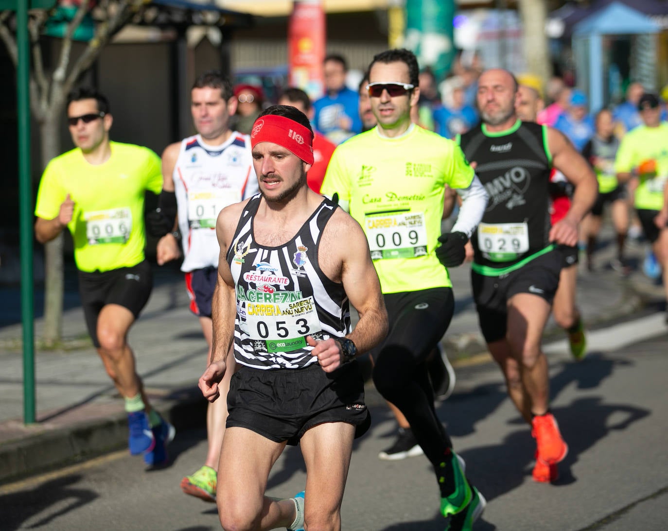 La localidad de Vega de Sariego acogió una carrera popular de siete kilómetros. 