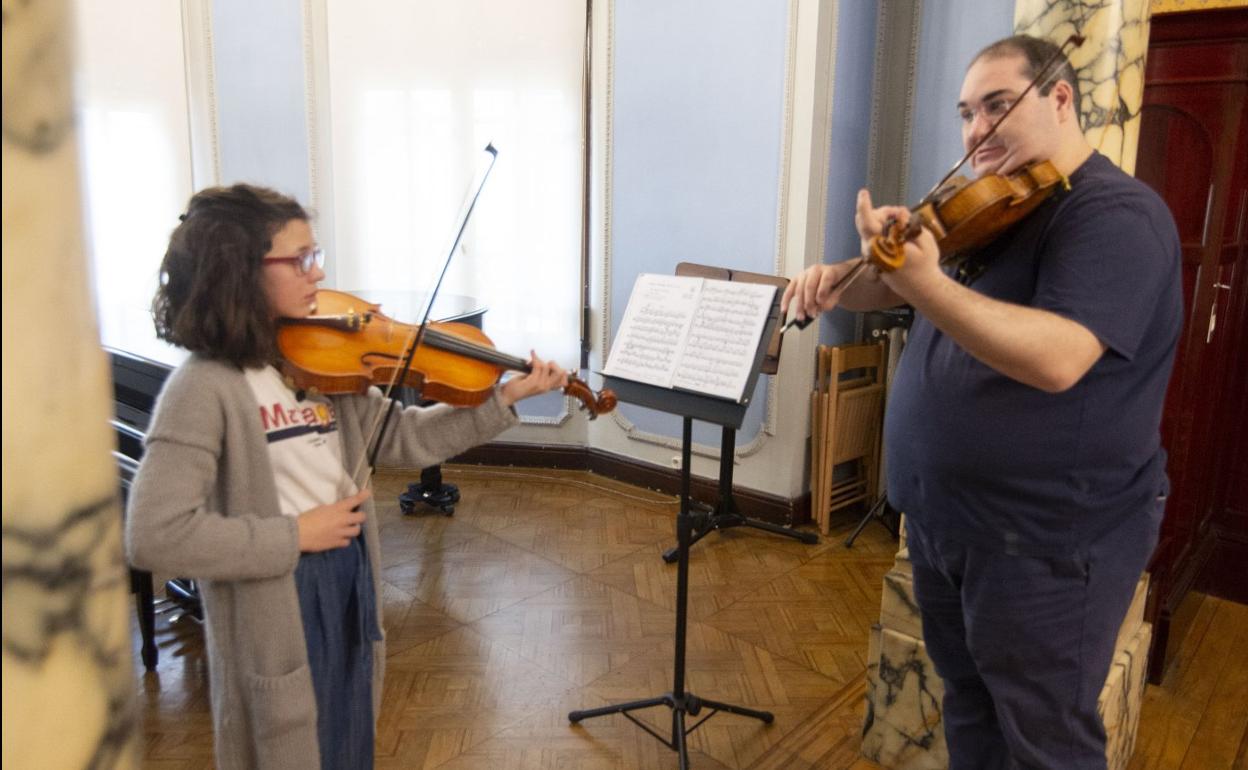 Joaquín Riquelme, ayer en el Conservatorio de música. 