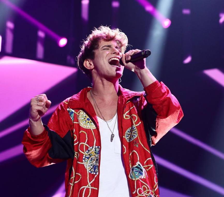 Nick es de Barcelona y a sus 19 años posee formación en canto, lenguaje musical, piano y guitarra. Ha trabajado como DJ en festivales como la gira de verano de Los40 y el de la Santa Market.