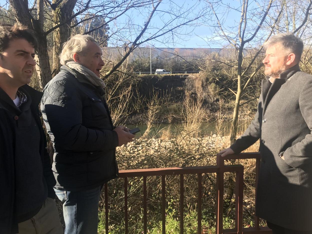 El diputado de Ciudadanos Sergio García, en la zona del argayo. 