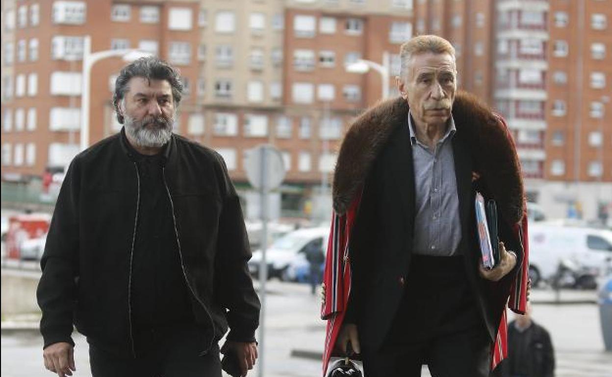 El tío de Eleazar y el abogado de la familia, Marcos García Montes.