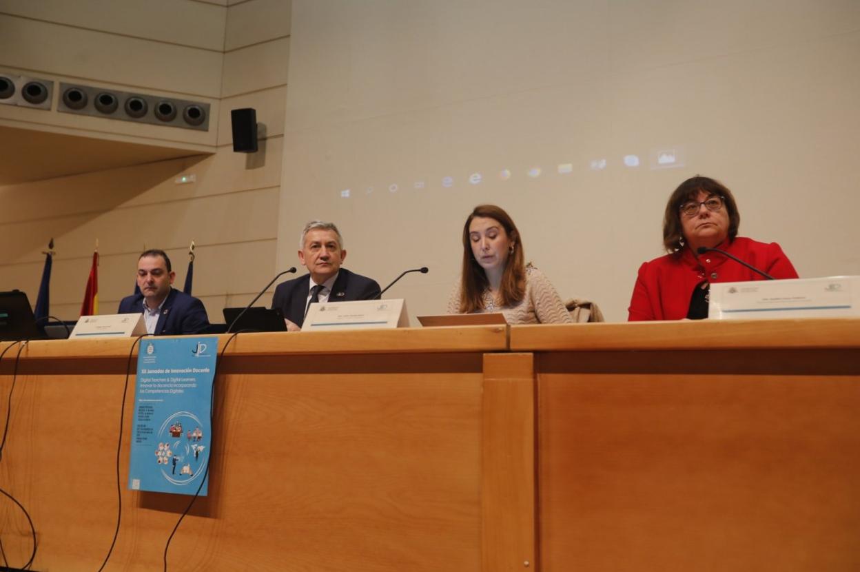 El rector, durante el acto celebrado en Mieres. 