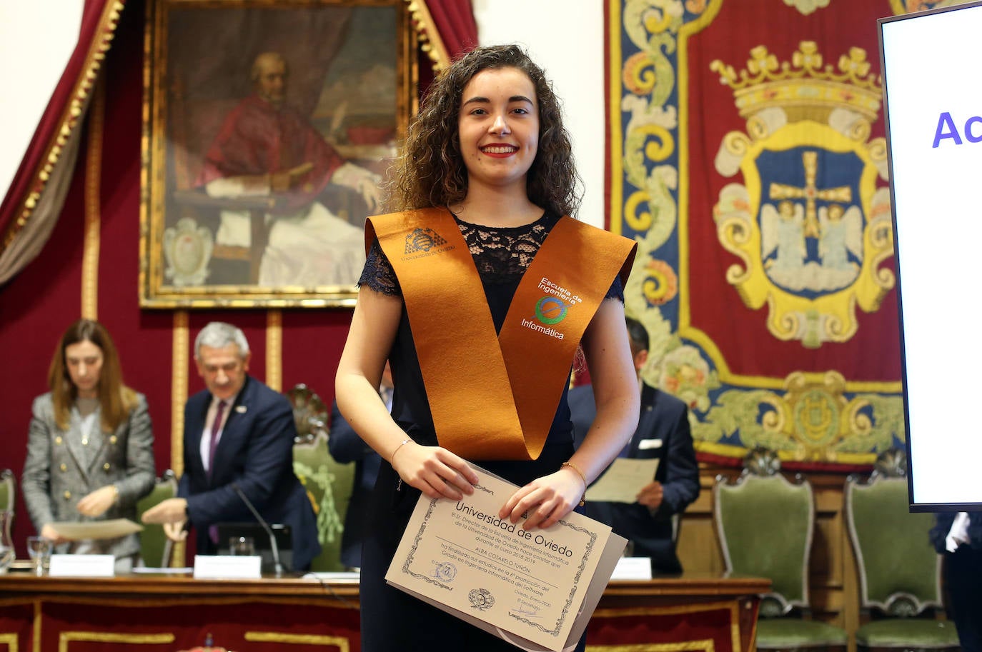 El rector de la Universidad de Oviedo, Santiago García Granda, presidió el acto académico en el Paraninfo del Edificio Histórico