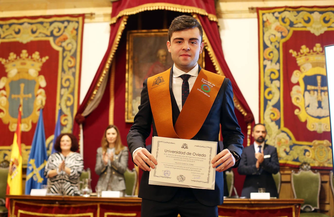 El rector de la Universidad de Oviedo, Santiago García Granda, presidió el acto académico en el Paraninfo del Edificio Histórico