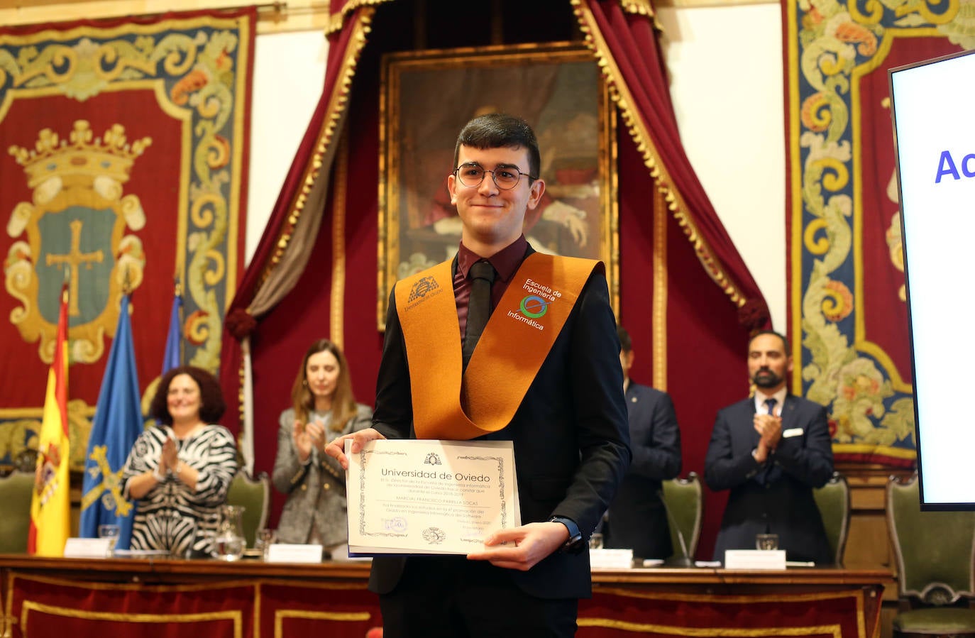 El rector de la Universidad de Oviedo, Santiago García Granda, presidió el acto académico en el Paraninfo del Edificio Histórico