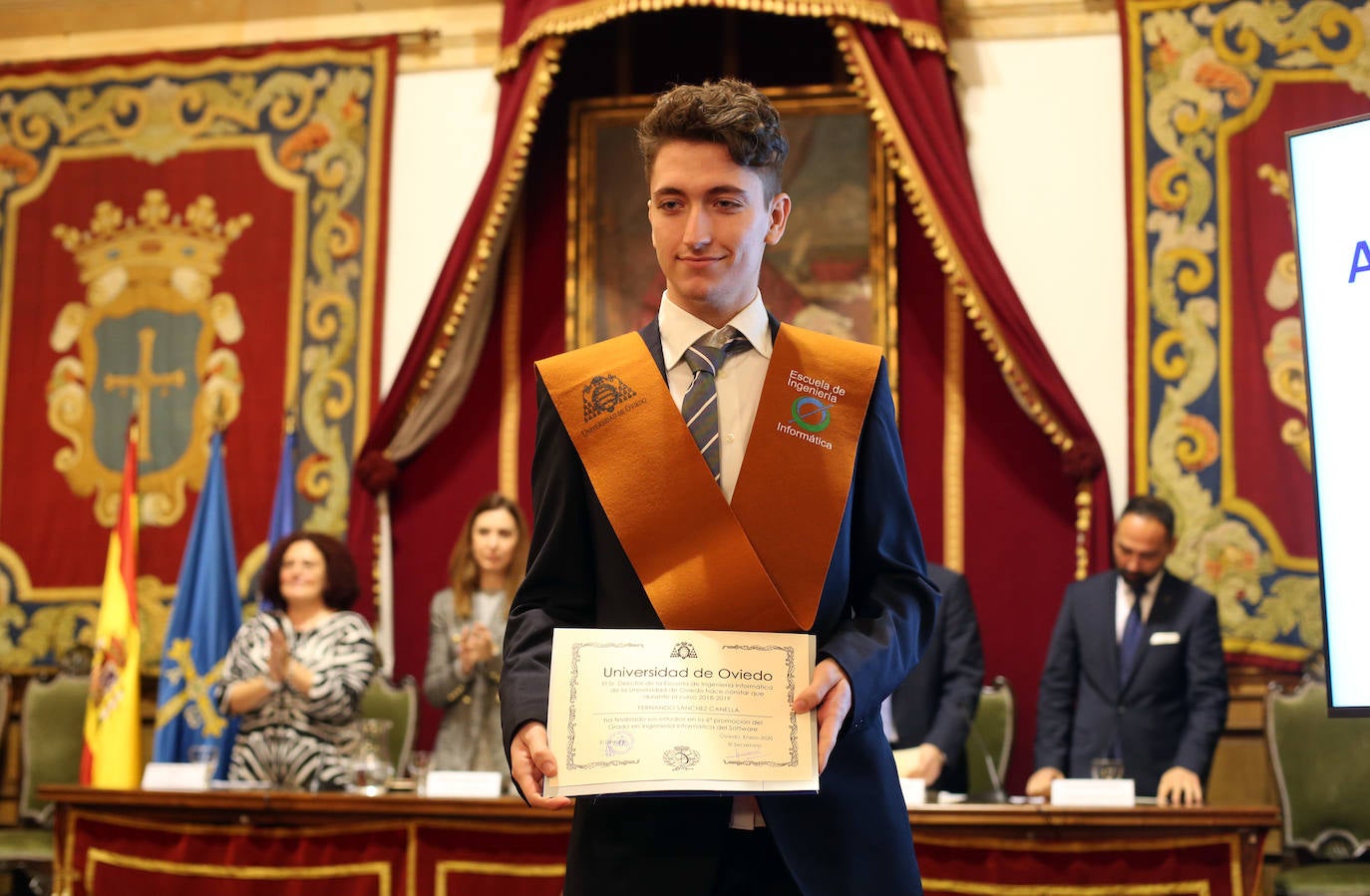 El rector de la Universidad de Oviedo, Santiago García Granda, presidió el acto académico en el Paraninfo del Edificio Histórico