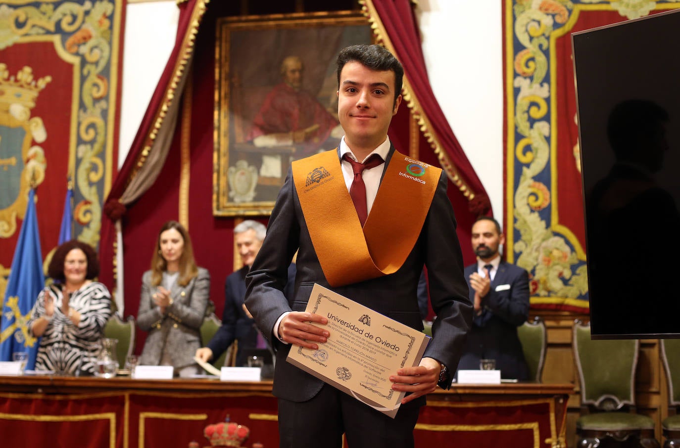 El rector de la Universidad de Oviedo, Santiago García Granda, presidió el acto académico en el Paraninfo del Edificio Histórico