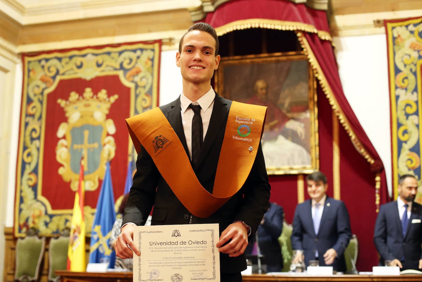 El rector de la Universidad de Oviedo, Santiago García Granda, presidió el acto académico en el Paraninfo del Edificio Histórico