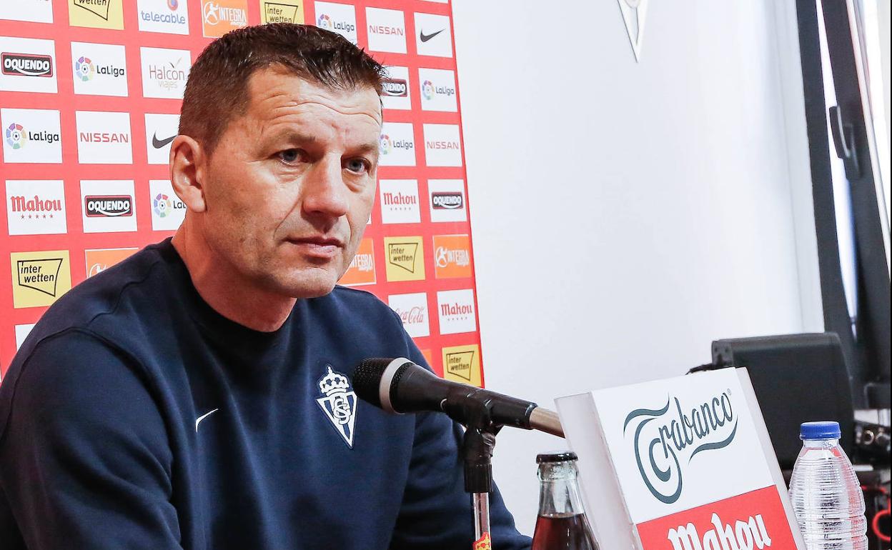 El entrenador del Sporting, Miroslav Djukic. 