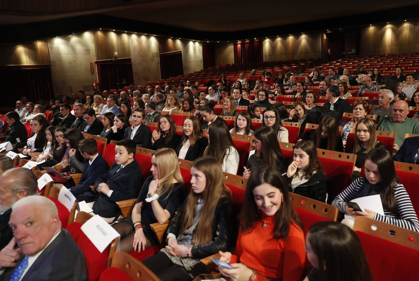 La Federación Hípica del Principado de Asturias organizó la Gala Hípica que sirvió para homenajear a los deportistas destacados en el año 2019 en el Auditorio de la Laboral Ciudad de la Cultura