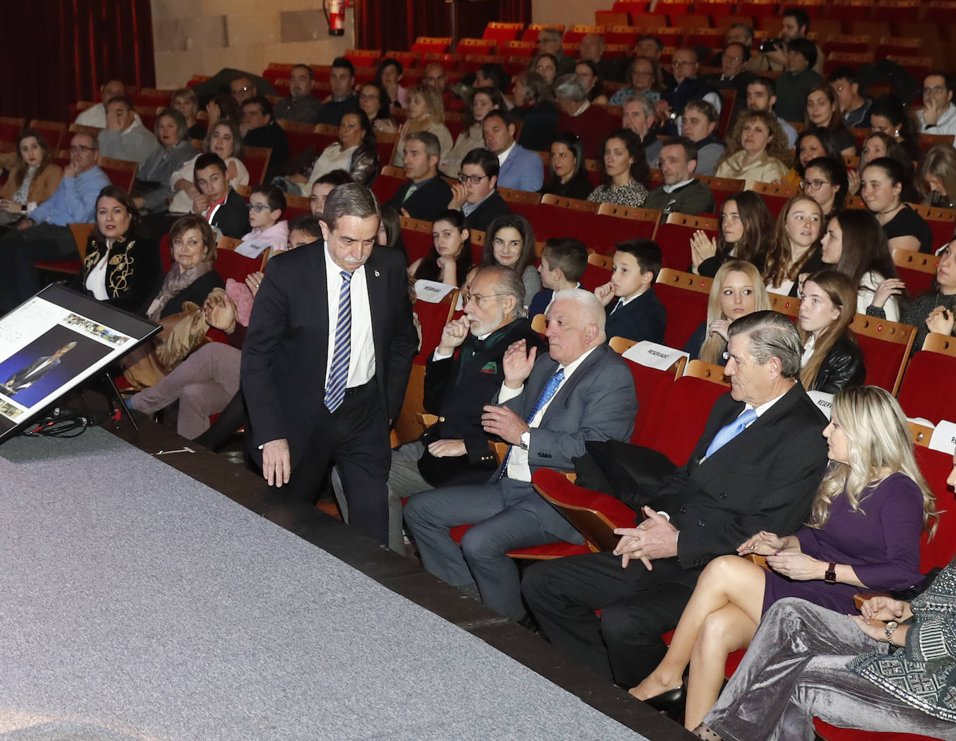 La Federación Hípica del Principado de Asturias organizó la Gala Hípica que sirvió para homenajear a los deportistas destacados en el año 2019 en el Auditorio de la Laboral Ciudad de la Cultura