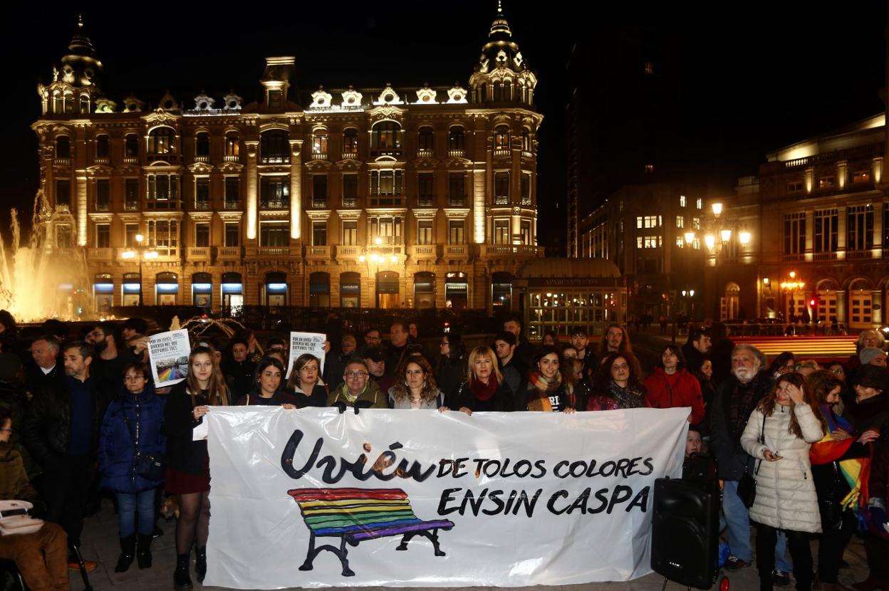 Un momento de la concentración de ayer en la plaza de la Escandalera. 