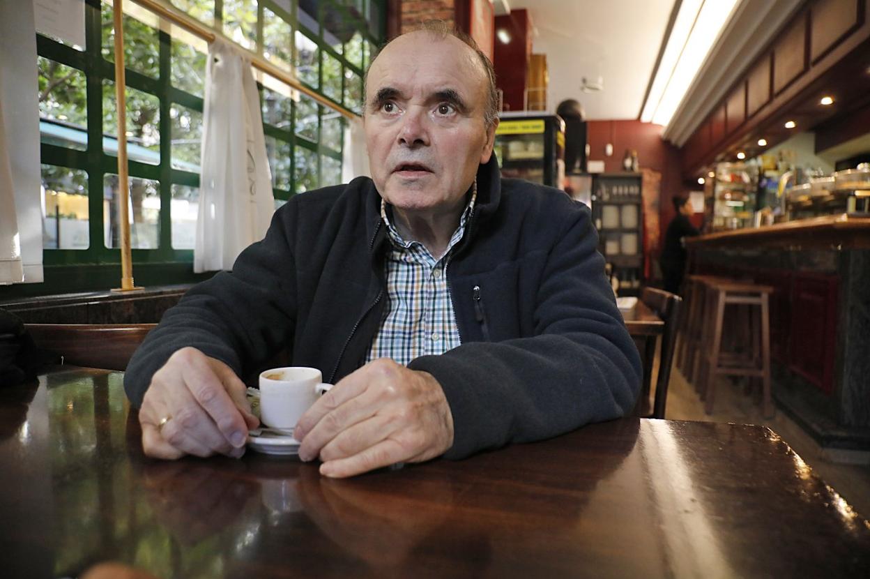 El extécnico asturiano, durante la charla. 