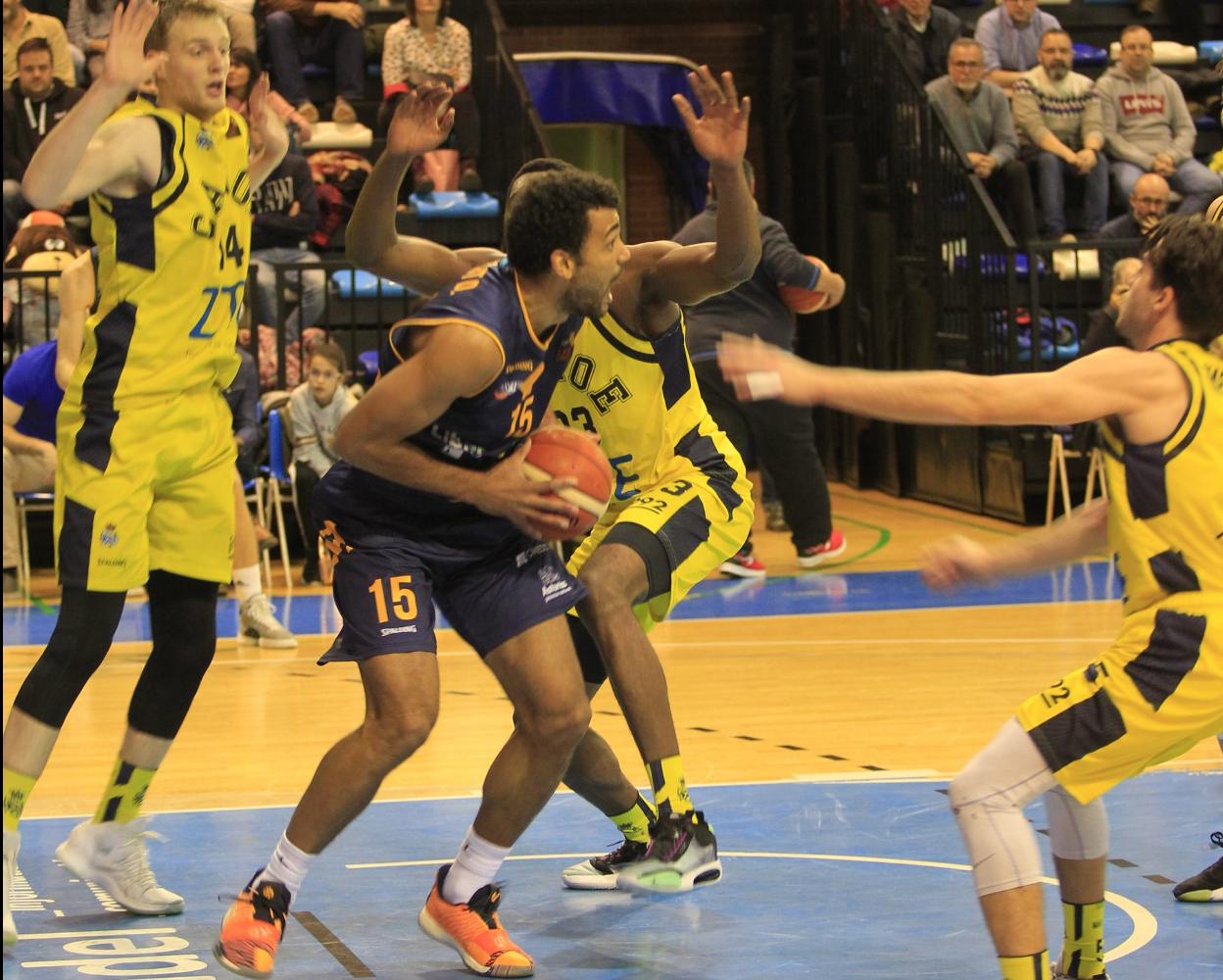 Devin Wright, durante una acción del partido de la jornada pasada ante el Real Canoe. 