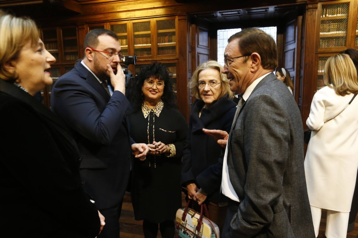 El empresario asturmexicano ensalzó el papel de las universidades públicas en un acto celebrado en la biblioteca del edificio histórico de la Universidad de Oviedo. 