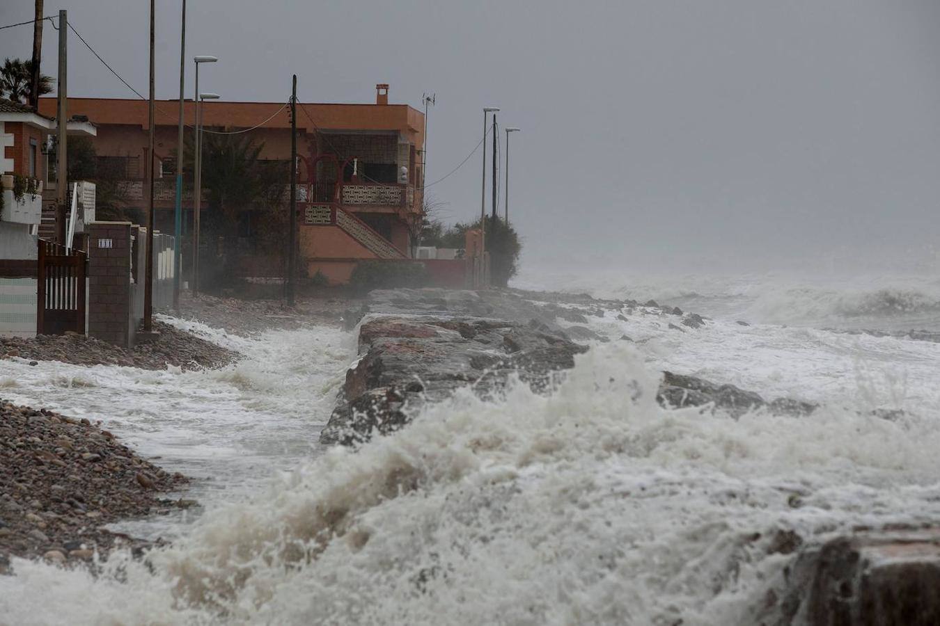 El mediterráneo sufre el envite de 'Gloria', la borrasca que ha marcado récords con olas de más de 10 metros.