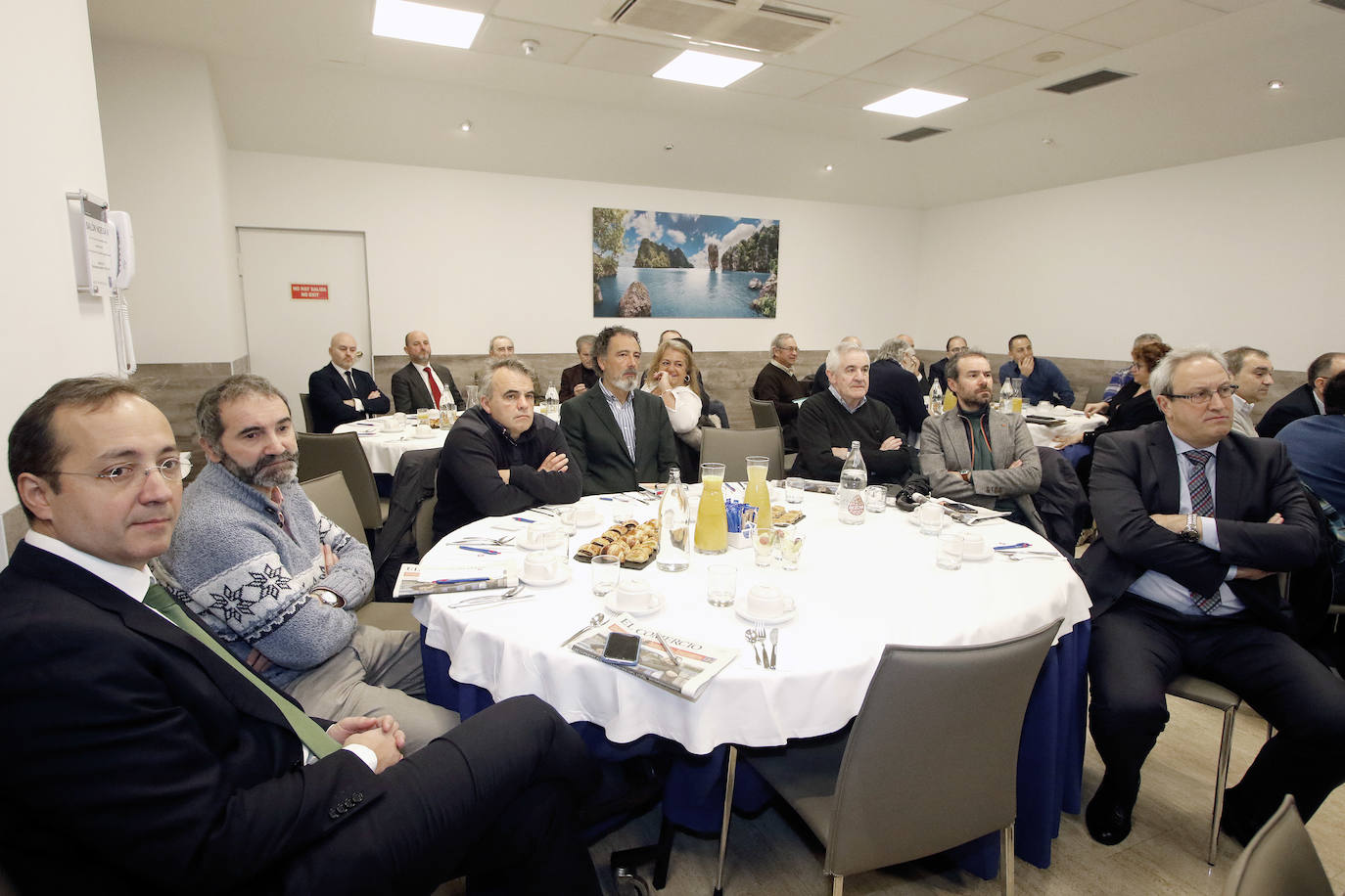El Fórum de EL COMERCIO ha reunido a los concejales de Gijón, Oviedo y Avilés, Aurelio Martín, Ignacio Cuesta y Pelayo García, quienes han aportado las diferentes visiones asturianas sobre 'El futuro de la movilidad en las ciudades asturianas'. 