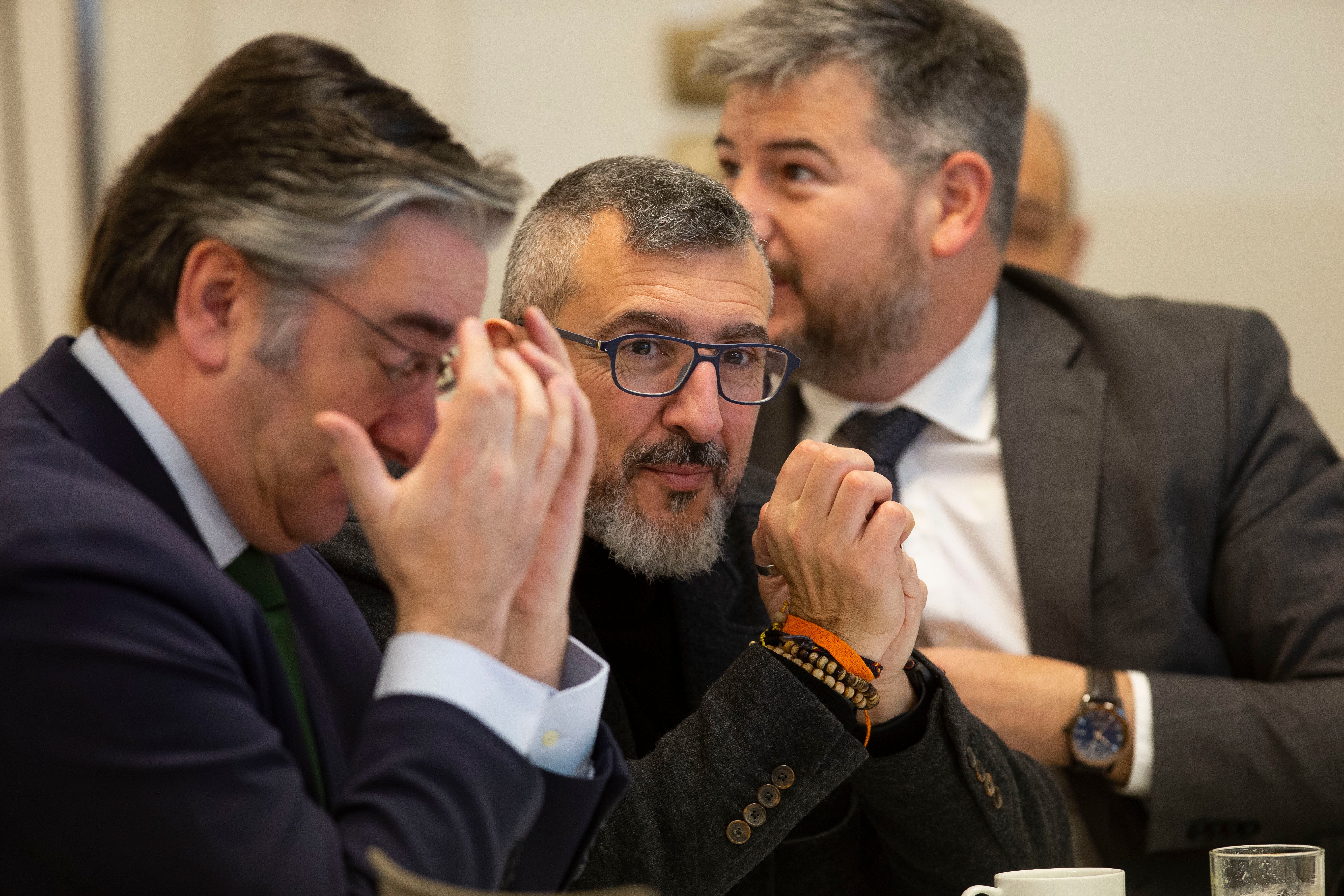 El Fórum de EL COMERCIO ha reunido a los concejales de Gijón, Oviedo y Avilés, Aurelio Martín, Ignacio Cuesta y Pelayo García, quienes han aportado las diferentes visiones asturianas sobre 'El futuro de la movilidad en las ciudades asturianas'. 