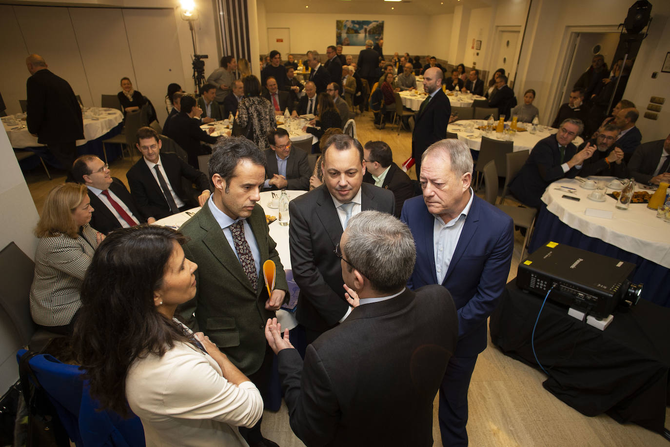 El Fórum de EL COMERCIO ha reunido a los concejales de Gijón, Oviedo y Avilés, Aurelio Martín, Ignacio Cuesta y Pelayo García, quienes han aportado las diferentes visiones asturianas sobre 'El futuro de la movilidad en las ciudades asturianas'. 