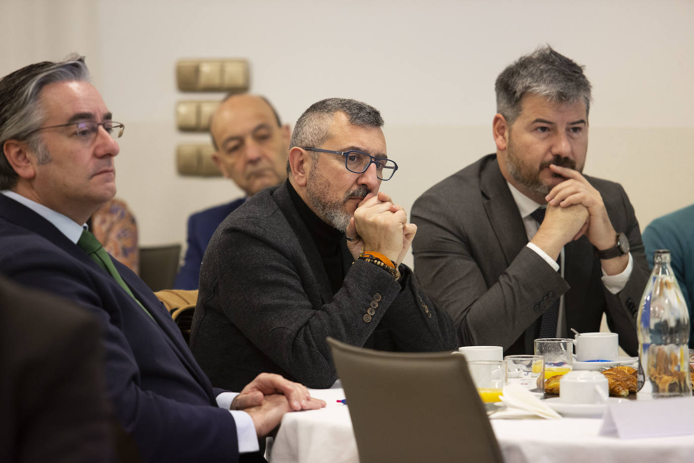 El Fórum de EL COMERCIO ha reunido a los concejales de Gijón, Oviedo y Avilés, Aurelio Martín, Ignacio Cuesta y Pelayo García, quienes han aportado las diferentes visiones asturianas sobre 'El futuro de la movilidad en las ciudades asturianas'. 