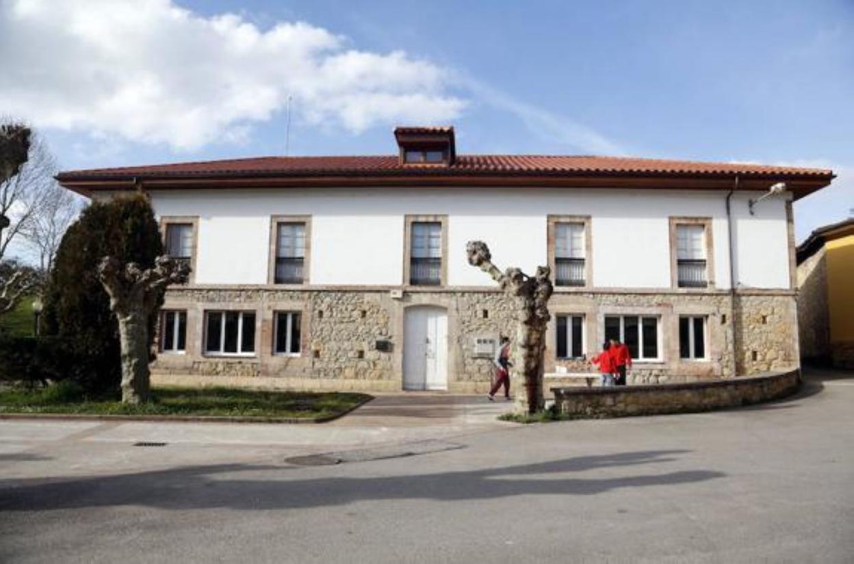 Colegio de Ceceda (Nava) en el que el acusado era profesor de Educación Infantil . 