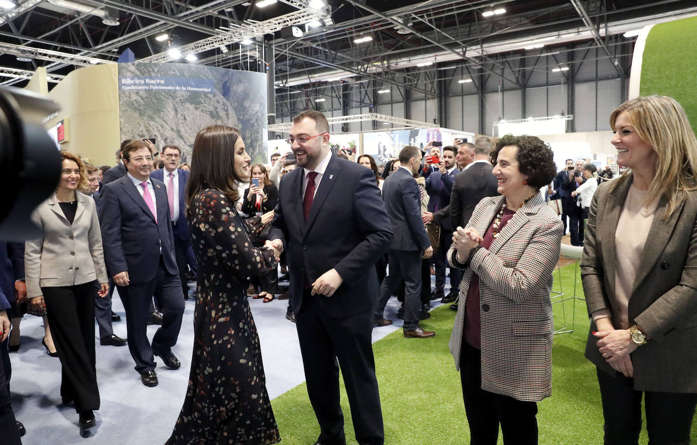 Doña Letizia abre la 40 edición de la mayor feria turística del mundo en la que Asturias estrena pabellón