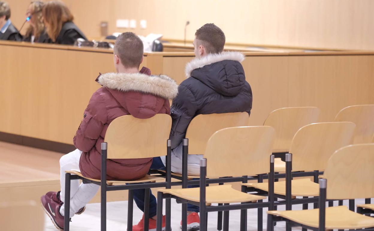 Los dos jóvenes juzgados por traficar con droga en Fomento aceptan penas de un año y medio de prisión