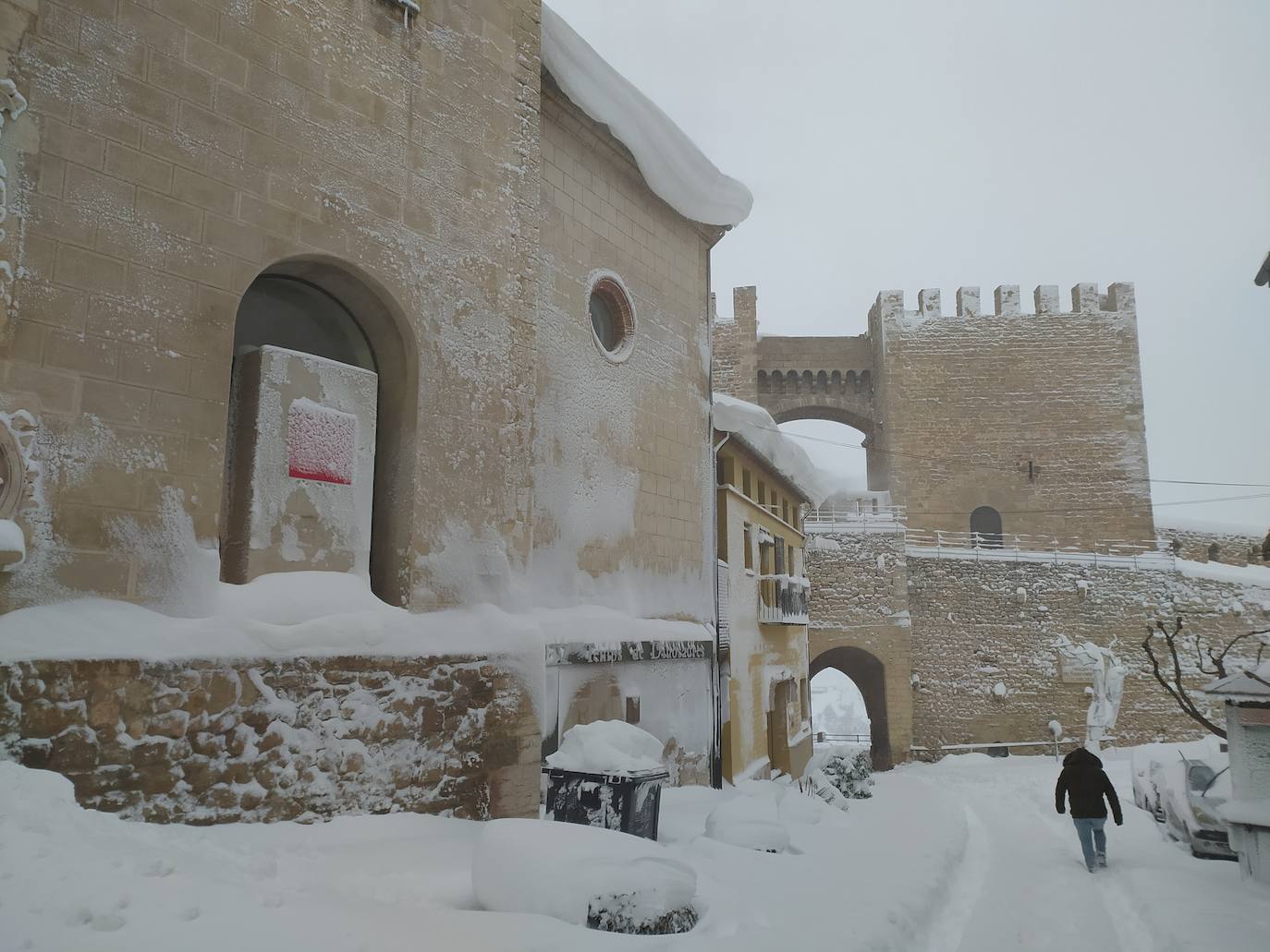 El temporal amaina tras dejar a su paso todo el litoral destrozado y lluvias de 800 litros, granizadas cerca del mar, desbordamiento de ríos, olas de hasta ocho metros, nevadas copiosas de casi 90 centímetros de espesor, rescates, pueblos aislados...