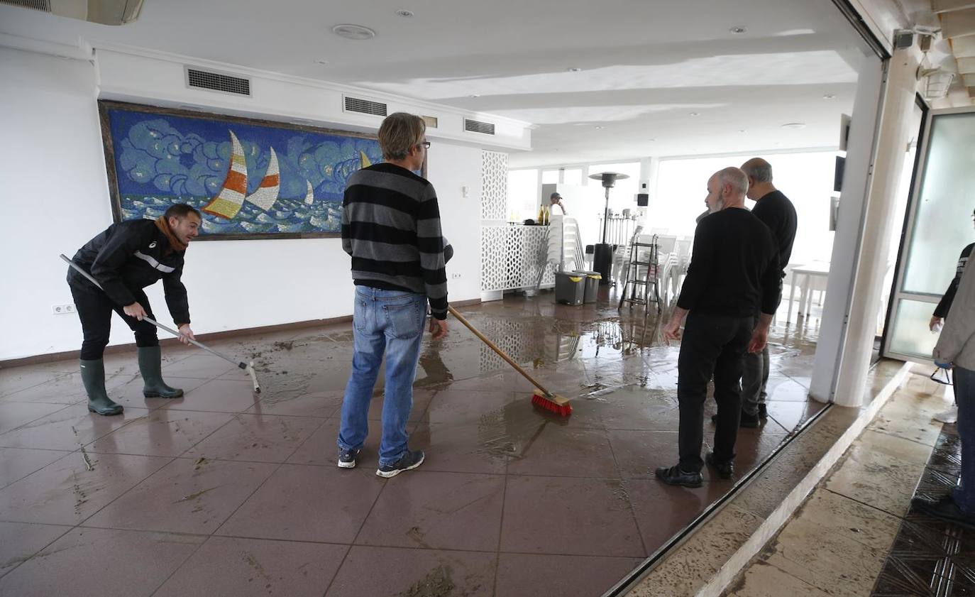 El temporal amaina tras dejar a su paso todo el litoral destrozado y lluvias de 800 litros, granizadas cerca del mar, desbordamiento de ríos, olas de hasta ocho metros, nevadas copiosas de casi 90 centímetros de espesor, rescates, pueblos aislados...