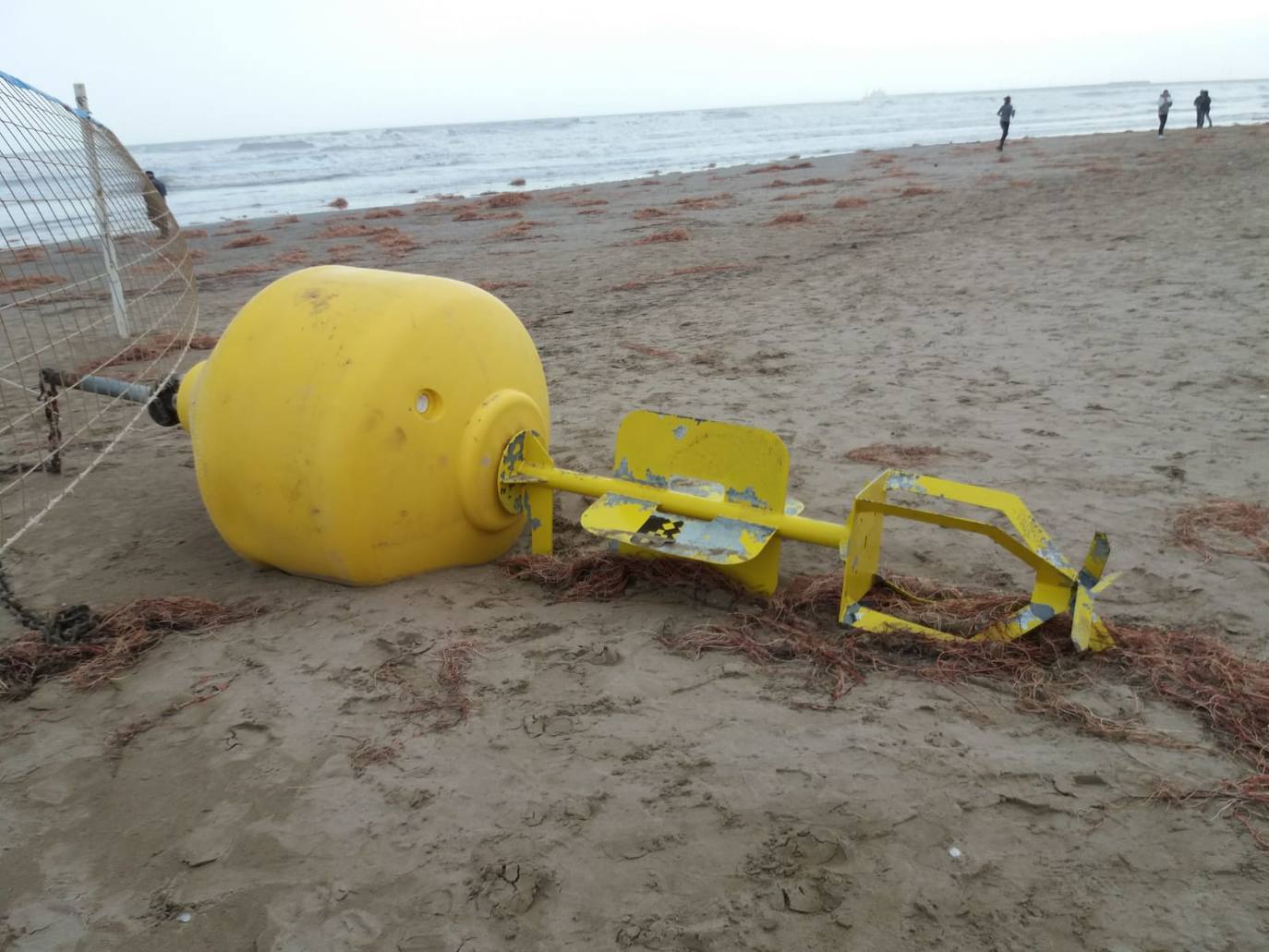 El temporal amaina tras dejar a su paso todo el litoral destrozado y lluvias de 800 litros, granizadas cerca del mar, desbordamiento de ríos, olas de hasta ocho metros, nevadas copiosas de casi 90 centímetros de espesor, rescates, pueblos aislados...