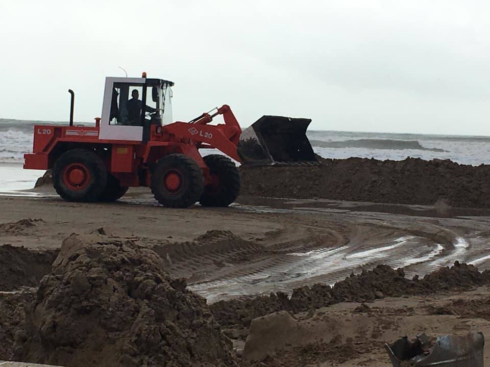 El temporal amaina tras dejar a su paso todo el litoral destrozado y lluvias de 800 litros, granizadas cerca del mar, desbordamiento de ríos, olas de hasta ocho metros, nevadas copiosas de casi 90 centímetros de espesor, rescates, pueblos aislados...