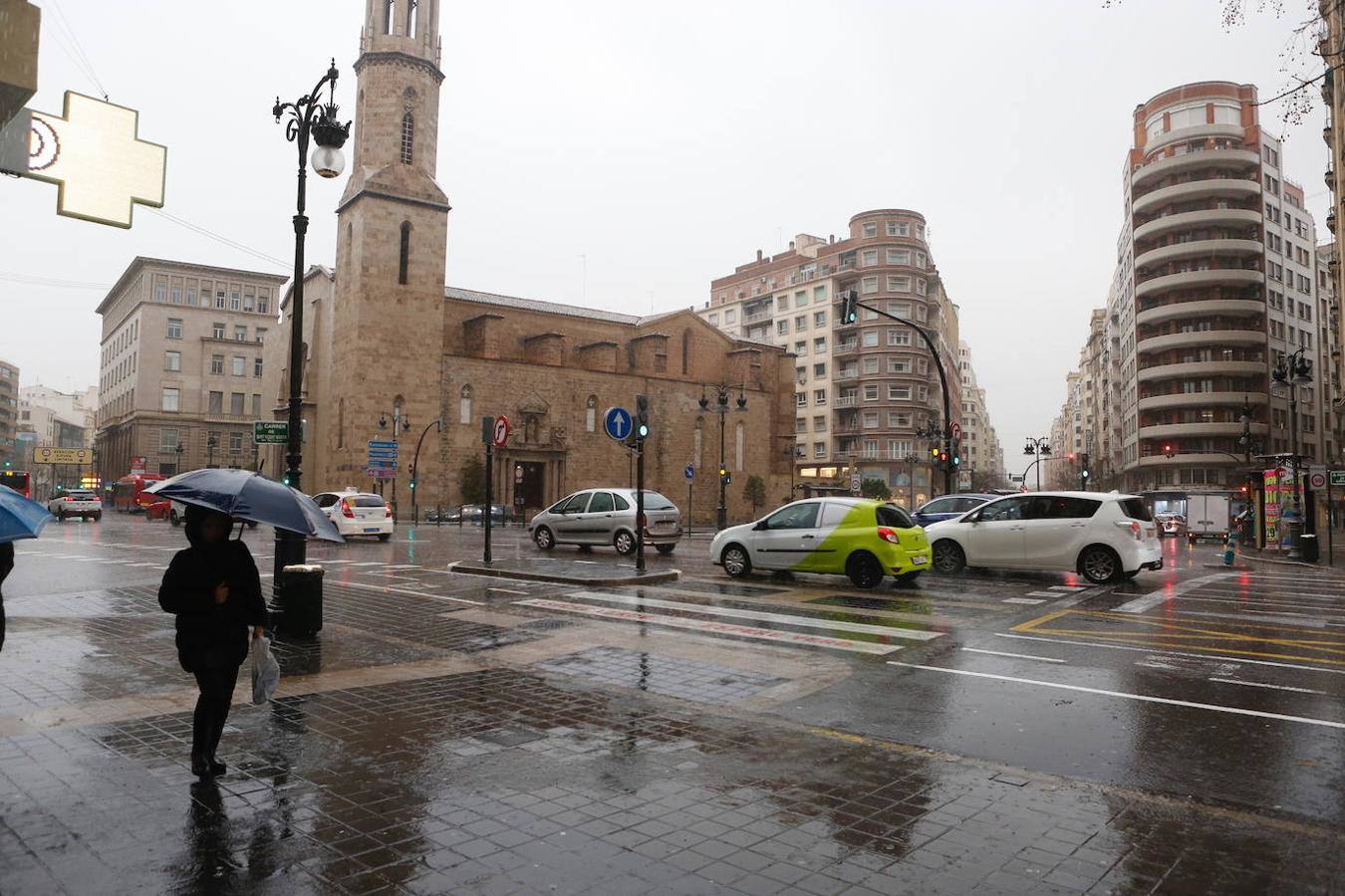 El temporal amaina tras dejar a su paso todo el litoral destrozado y lluvias de 800 litros, granizadas cerca del mar, desbordamiento de ríos, olas de hasta ocho metros, nevadas copiosas de casi 90 centímetros de espesor, rescates, pueblos aislados...