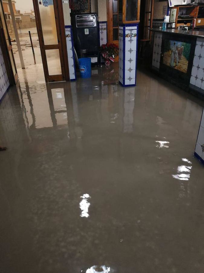 El temporal amaina tras dejar a su paso todo el litoral destrozado y lluvias de 800 litros, granizadas cerca del mar, desbordamiento de ríos, olas de hasta ocho metros, nevadas copiosas de casi 90 centímetros de espesor, rescates, pueblos aislados...