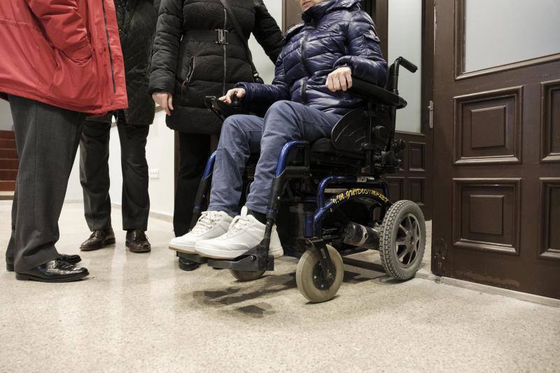 La concejala de Bienestar Social y Derechos, Natalia González, y la concejala de Participación Ciudadana, Mercados y Consumo, Salomé Díaz Toral, visitaron la Casa Paquet junto a COCEMFE y representantes de los grupos políticos municipales. 