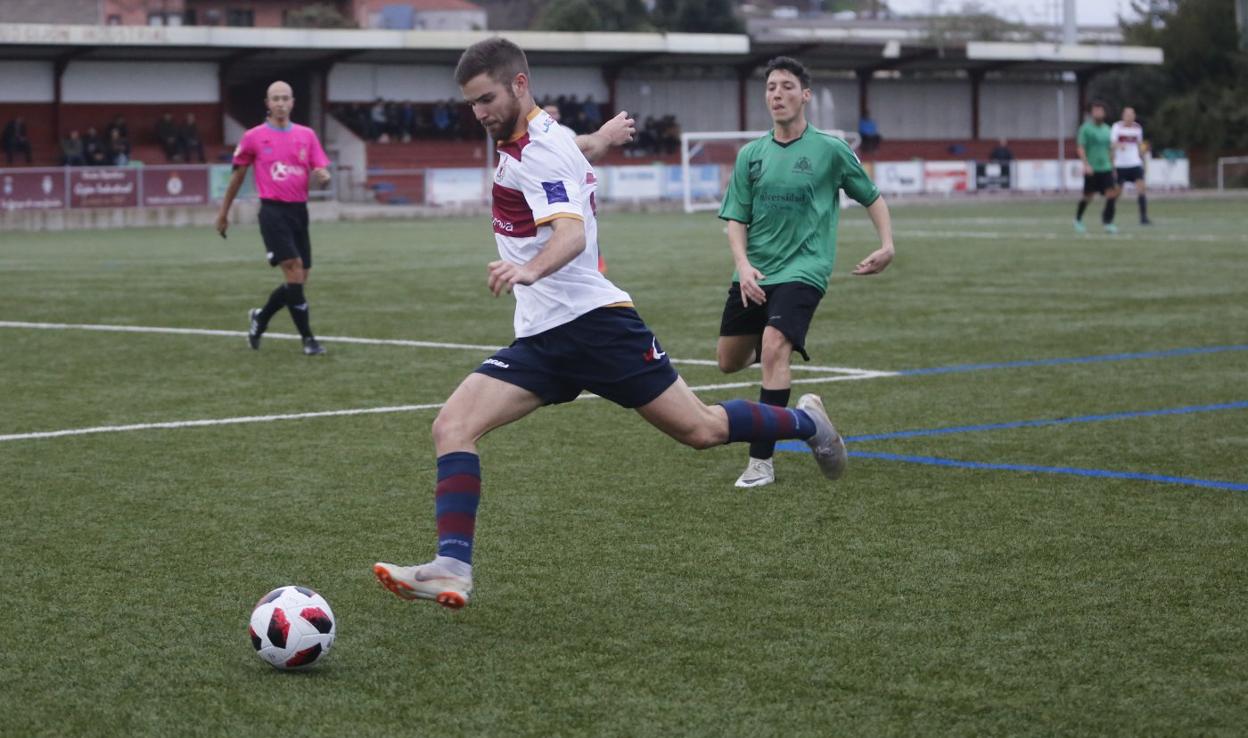 Shadi Atassi en un partido con el Gijón Industrial la pasada temporada.