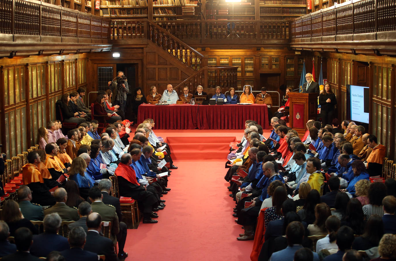 El premio Príncipe de Asturias Salvador Moncada afirma en Oviedo que la solución pasa por una investigación científica coordinada entre todos los países