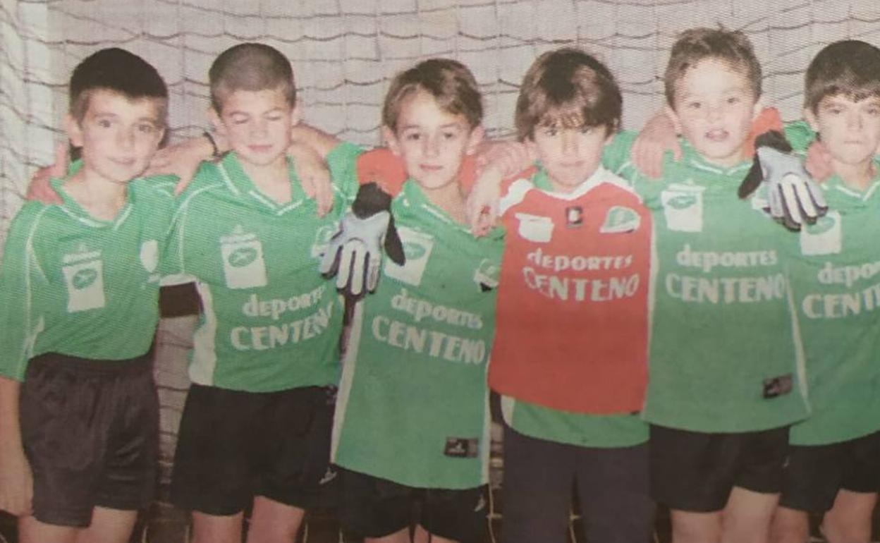 El joven Pedro Díaz, tercero por la izquierda, con la camiseta de La Fresneda. 