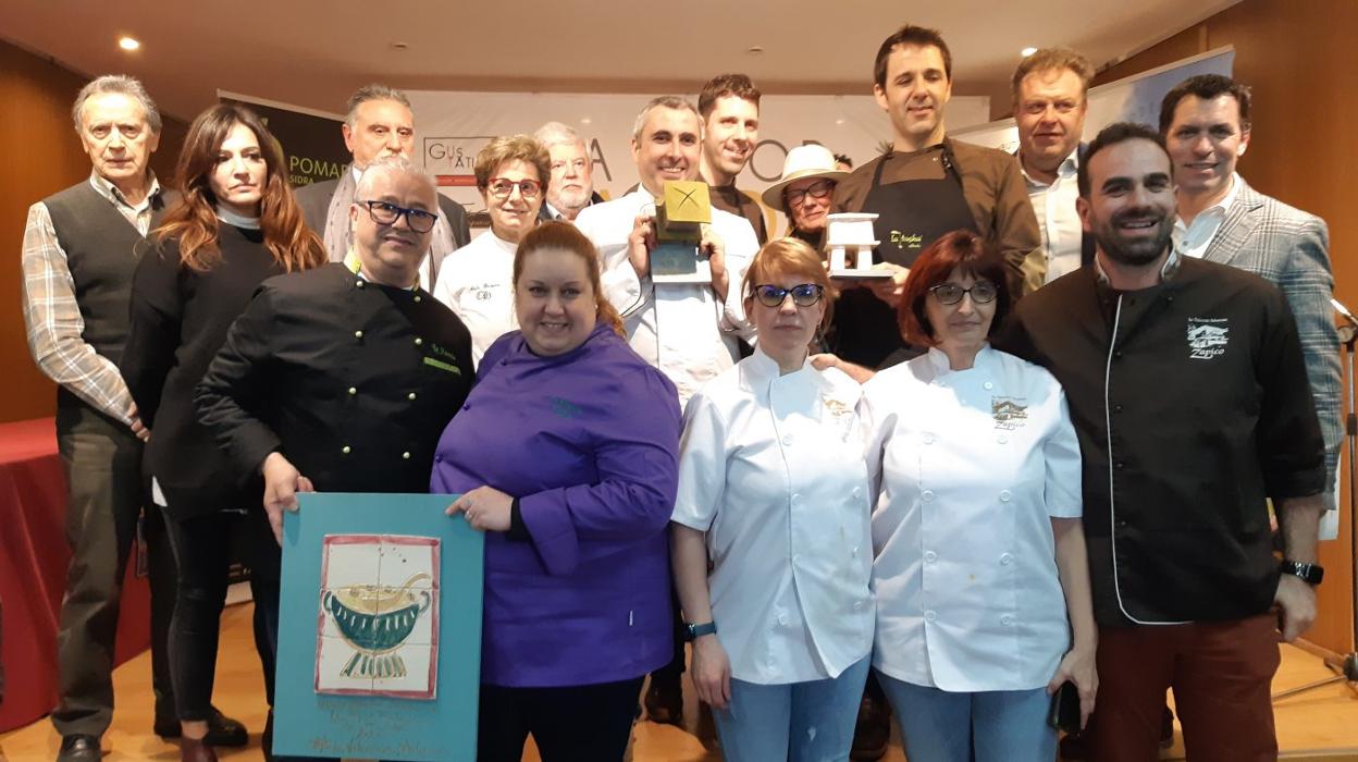 Los representantes de los cinco restaurantes finalistas.