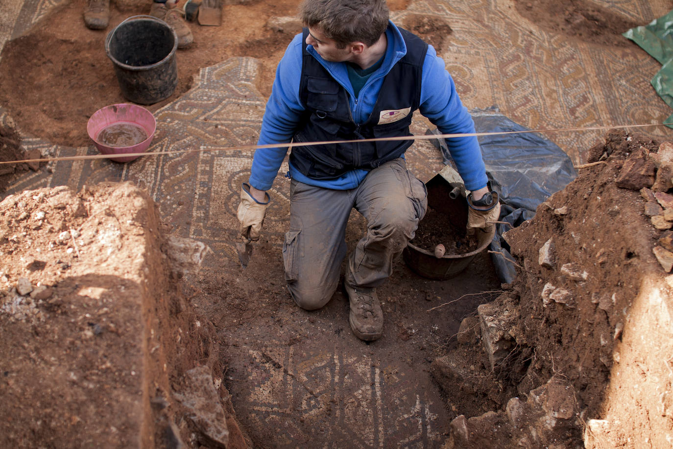 El informe arqueológico de la villa de La Estaca confirma que cuenta con el mayor y más rico repertorio decorativo de todas las casas romanas documentadas en la región