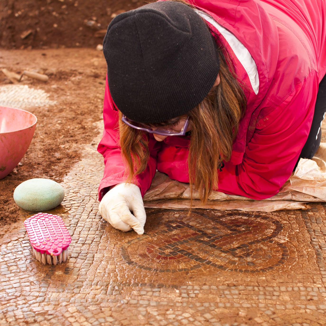 El informe arqueológico de la villa de La Estaca confirma que cuenta con el mayor y más rico repertorio decorativo de todas las casas romanas documentadas en la región