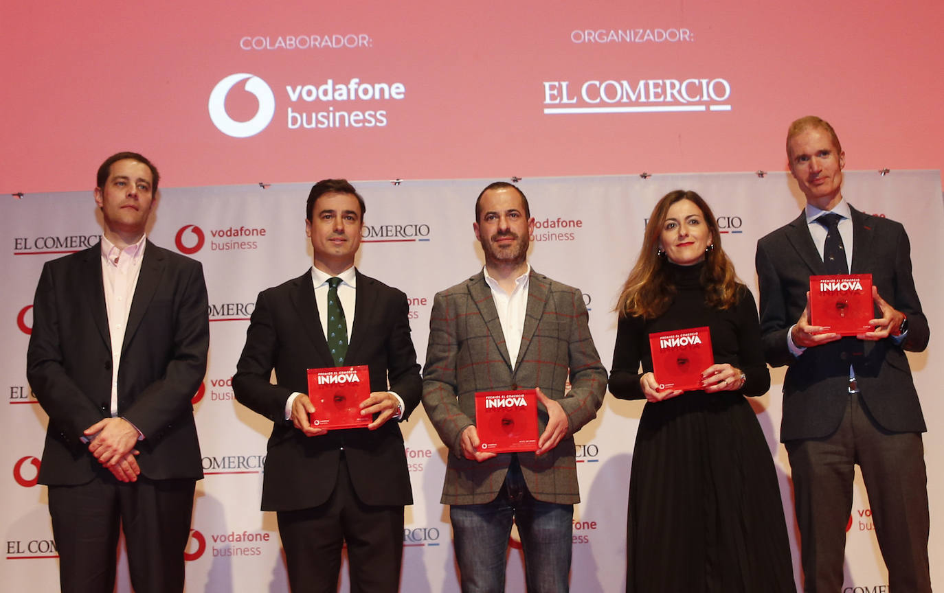 EL COMERCIO galardona, en colaboración con Vodafone, a CAPSA, el Grupo Baldajos, Alimerka y el Ayuntamiento de Siero por su gestión del cambio