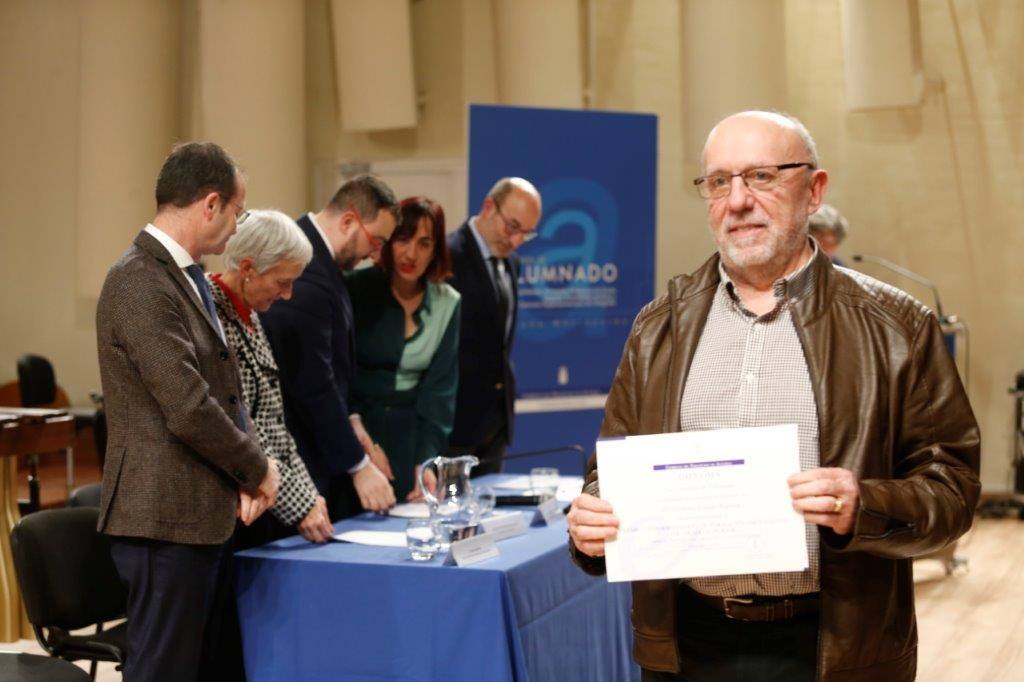 Casi medio centenae de estudiantes de Secundaria y Formación Profesional de Asturias recogieron este jueves los Premios al Alumnado que otorga el Principado. 