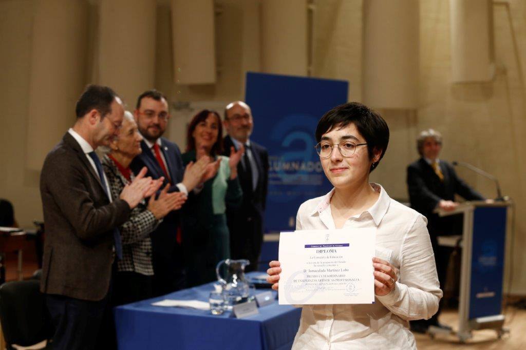Casi medio centenae de estudiantes de Secundaria y Formación Profesional de Asturias recogieron este jueves los Premios al Alumnado que otorga el Principado. 