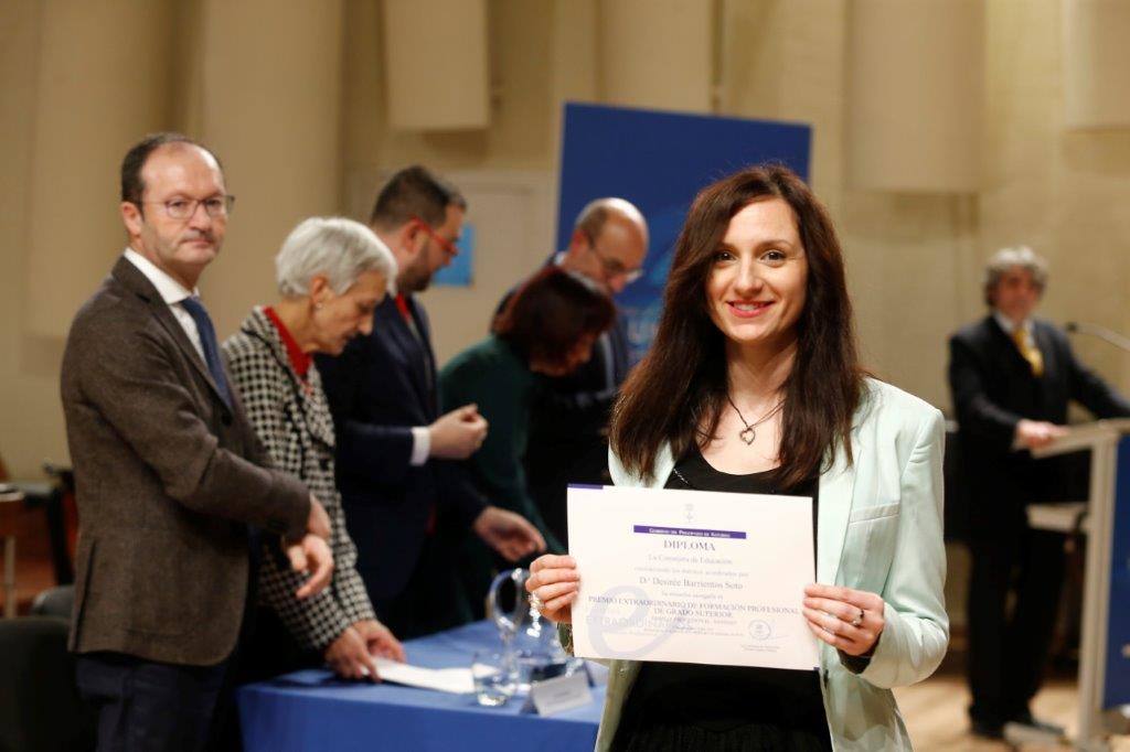 Casi medio centenae de estudiantes de Secundaria y Formación Profesional de Asturias recogieron este jueves los Premios al Alumnado que otorga el Principado. 