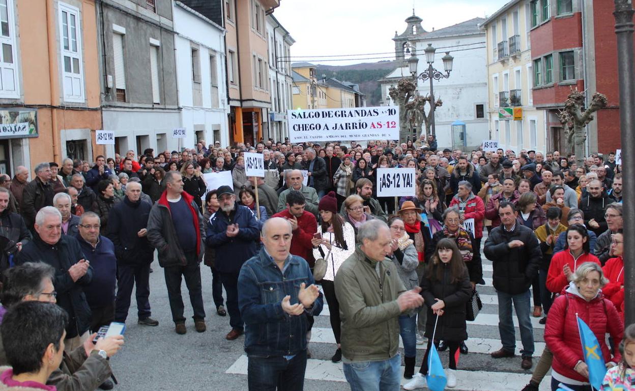 Protesta en Boal para que la AS-12 sea «una carretera en condiciones»