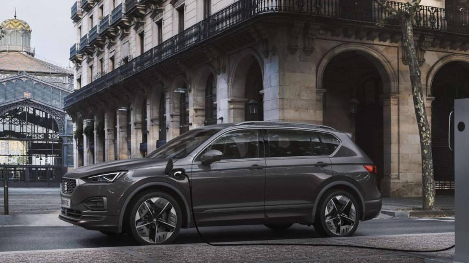 Seat Tarraco PHEV: Este modelo de Seat es una muy buena opción si tienes en mente ir a por el SUV de gran tamaño de esta marca y además quieres apostar por esta versión híbrida enchufable. Su motor está compuesto por un 1.4 TSI de gasolina de 150 CV y por un motor eléctrico de 116 CV.